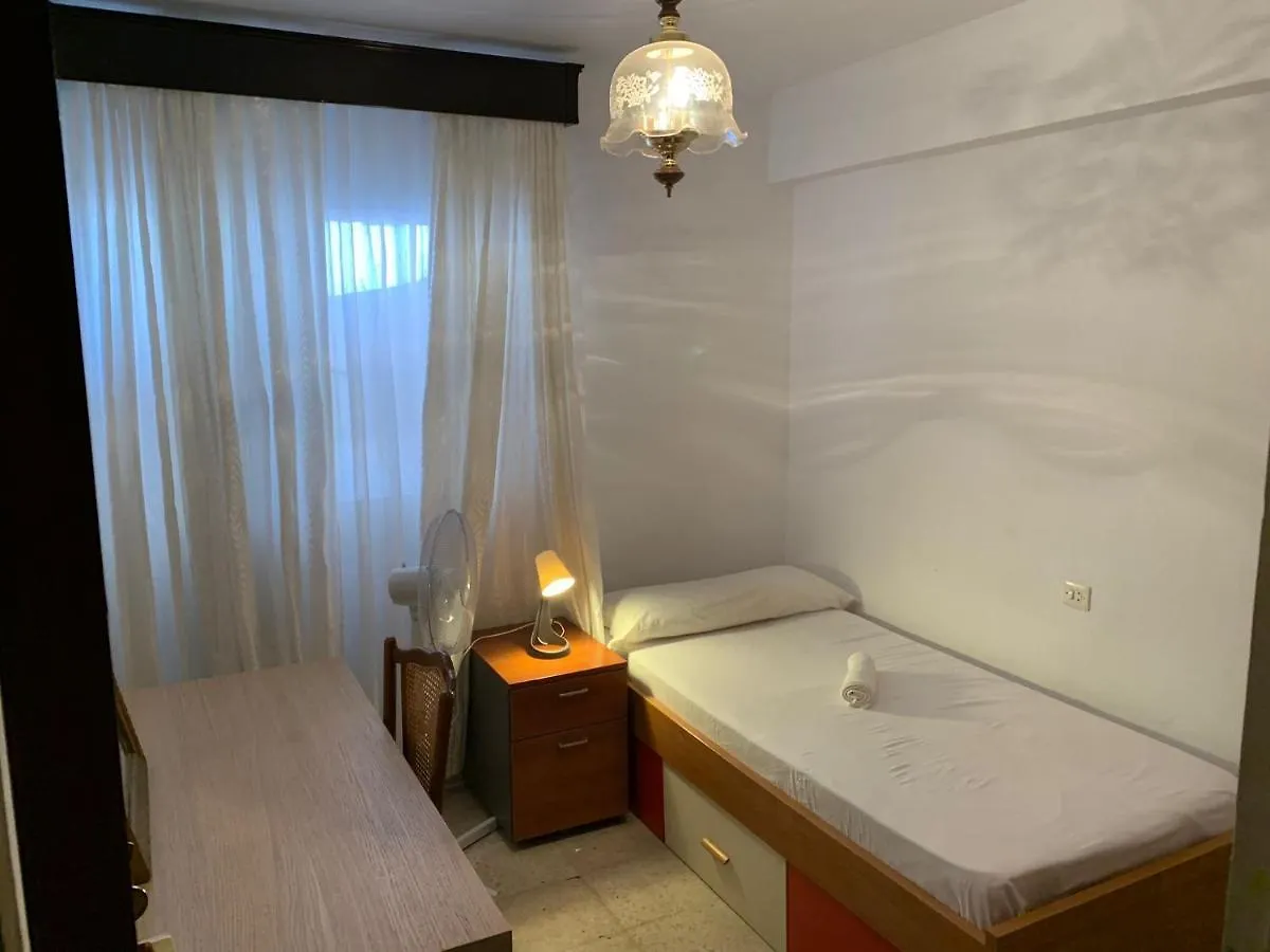 Habitacion Individual En La Victoria 马拉加 民宿